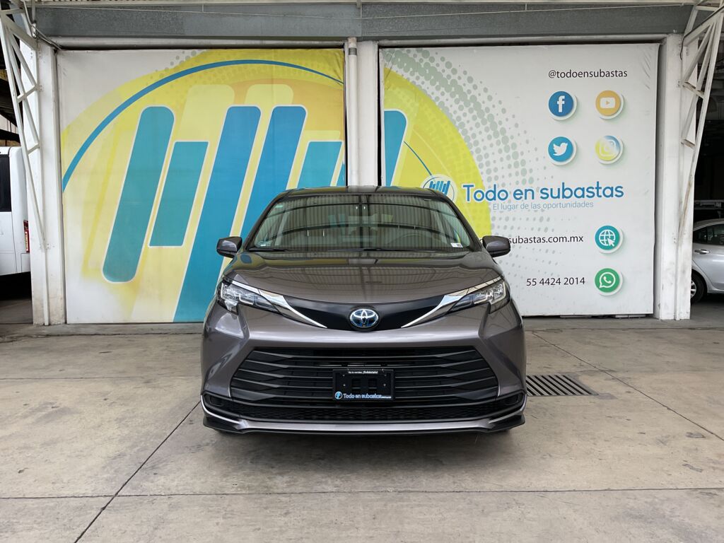 Toyota Sienna 2022 5p LE Hibrido L4/2.5 CVT 2022 Toyota Sienna Venta Exteriores 2