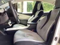 Toyota Prius 2017 5p Base Hibrido L4/1.8 Aut 2017 Toyota Prius Venta Interiores 16