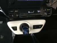 Toyota Prius 2017 5p Base Híbrido L4/1.8 Aut  2017 Toyota Prius Venta Interiores 4