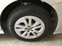 Toyota Prius 2017 5p Base Híbrido L4/1.8 Aut  2017 Toyota Prius Venta Llantas 1