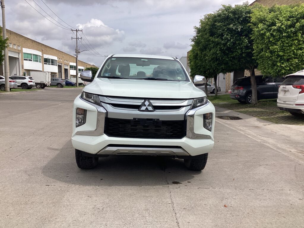 Mitsubishi L200 2021 4p Doble L4/2.5/T Diesel Man 4x4 2021 Mitsubishi L200 Venta Exteriores 2