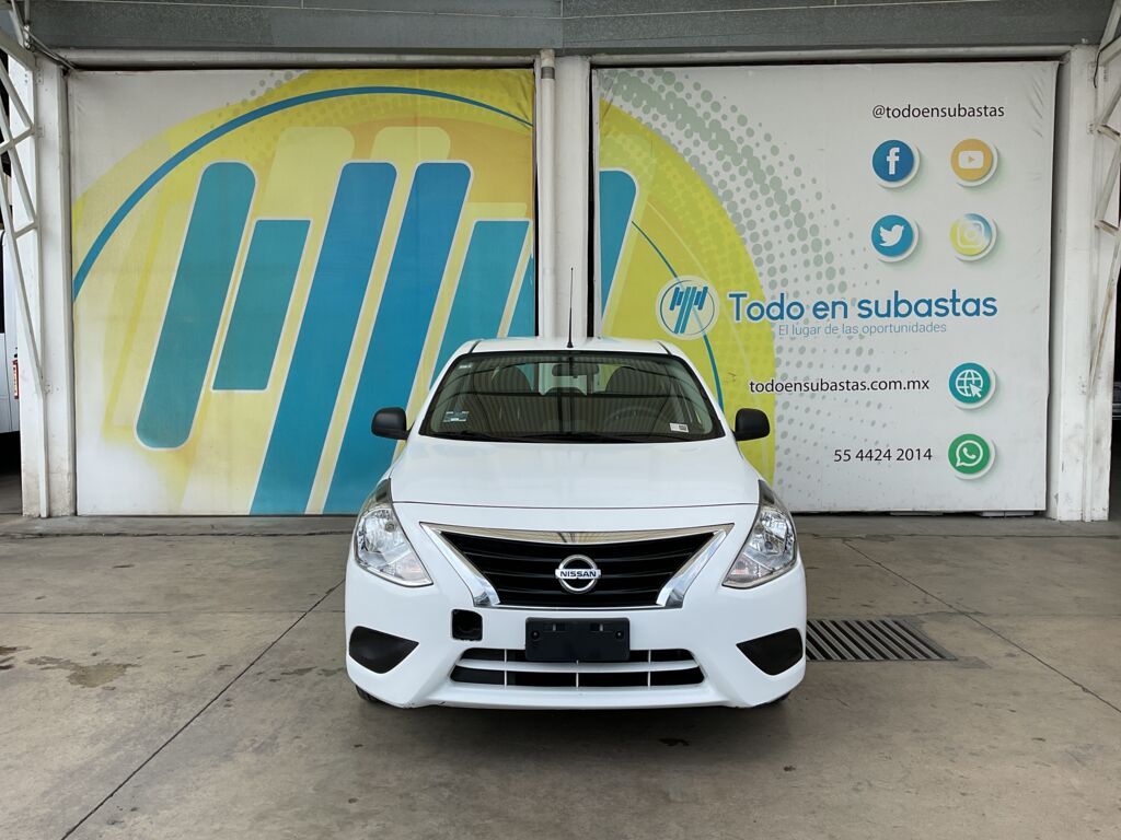 Nissan V-Drive 2021 4p L4/1.6 Man     2021 Nissan V-Drive Venta Exteriores 2