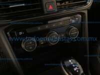 Volkswagen Taos 2024 5p Highline L4/1.4/T Tiptronic 2024 Volkswagen Taos Ingreso Interiores 13