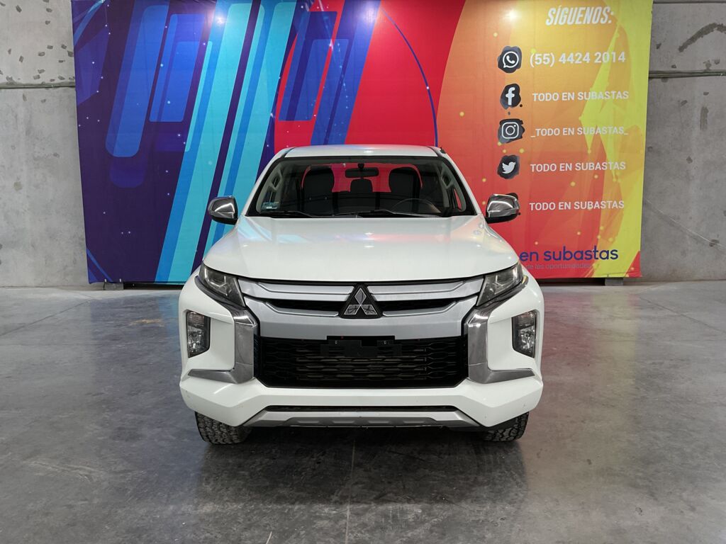 Mitsibitshi L200 2021 4p Doble L4/2.5/T Diesel Man 4x4 2021 Mitsubishi L200 Venta Exteriores 2