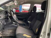 Mitsubishi L200 2021 4p Doble L4/2.5/T Diesel Man 4x4 2021 Mitsubishi L200 Venta Interiores 16