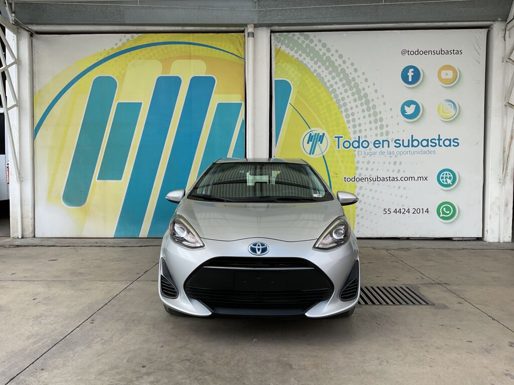 Toyota Prius 2019 5p C Hibrido L4/1.5/Aut 2019 Toyota Prius Venta Exteriores 2