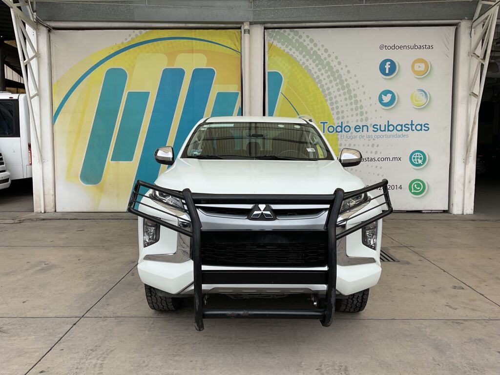 Mitsubishi L200 2021 4p Doble L4/2.5/T Diesel Man 4x4 2021 Mitsubishi L200 Venta Exteriores 2