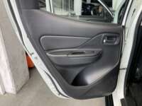 Mitsubishi L200 2021 4p Doble L4/2.5/T Diesel Man 4x4 2021 Mitsubishi L200 Venta Interiores 18