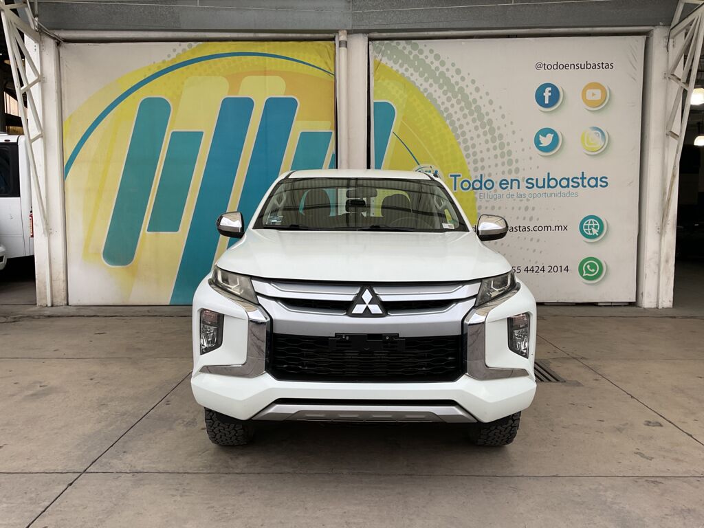Mitsubishi L200 2021 4p Doble L4/2.5/T Diesel Man 4x4 2021 Mitsubishi L200 Venta Exteriores 2
