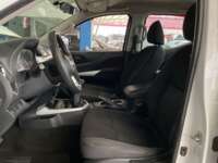 Nissan NP300 Frontier 2022 4p XE L4/2.5 Man 2022 Nissan NP300 Frontier Venta Interiores 18