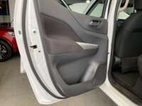 Nissan NP300 Frontier 2022 4p XE L4/2.5 Man 2022 Nissan NP300 Frontier Venta Interiores 19