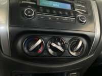 Nissan NP300 Frontier 2022 4p XE L4/2.5 Man 2022 Nissan NP300 Frontier Venta Interiores 9