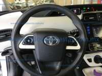 Toyota Prius 2017 5p Base Híbrido L4/1.8 Aut  2017 Toyota Prius Ingreso Interiores 8