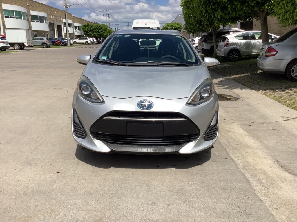 Toyota Prius 2018 5p C Híbrido L4/1.5 Aut 2018 Toyota Prius Venta Exteriores 2