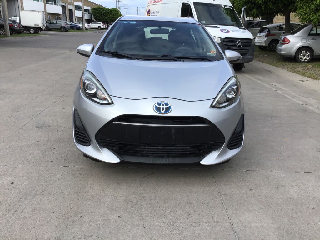 Toyota Prius 2019 5p C Hibrido L4/1.5/Aut 2019 Toyota Prius Venta Exteriores 2