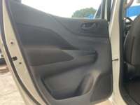Nissan NP300 Frontier 2023 4p SE L4/2.5 Man 2023 Nissan NP300 Frontier Venta Interiores 18