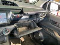 Toyota Hilux 2019 4p Doble Cabina Base L4/2.7 Man  2019 Toyota Hilux Ingreso Interiores 15