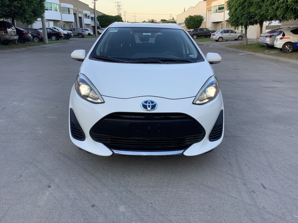 Toyota Prius 2021 5p C Híbrido L4/1.5 Aut 2021 Toyota Prius Venta Exteriores 2
