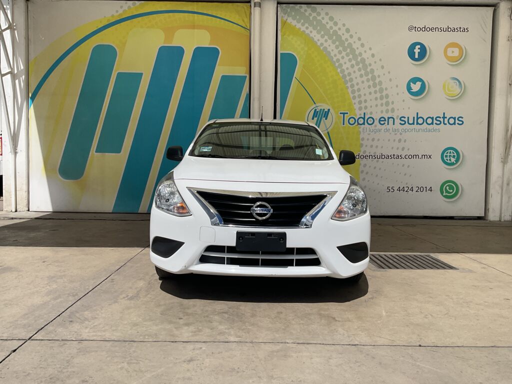 Nissan V-Drive 2021 4p L4/1.6 Man     2021 Nissan V-Drive Venta Exteriores 2