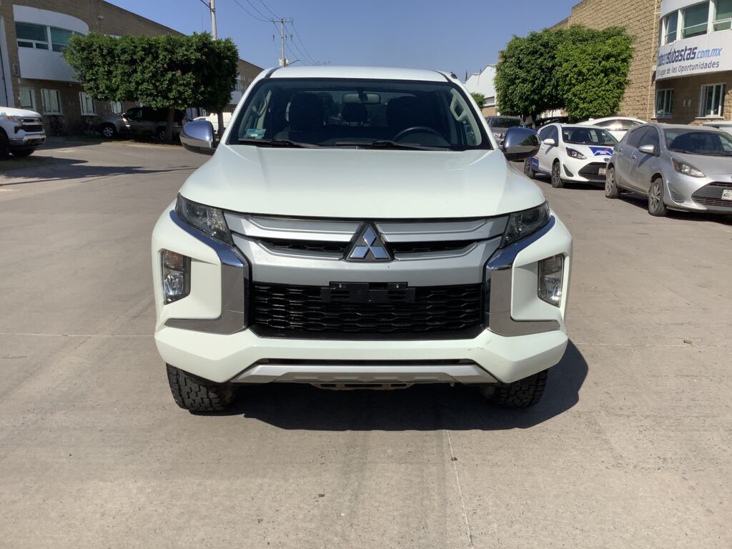 Mitsubishi L200 2021 4p Doble L4/2.5/T Diesel Man 4x4 2021 Mitsubishi L200 Venta Exteriores 2