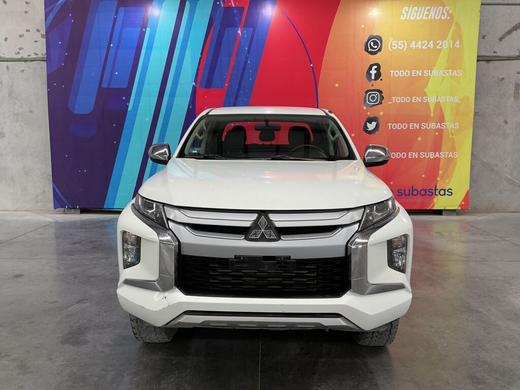 Mitsubishi L200 2021 4p Doble L4/2.5/T Diesel Man 4x4 2021 Mitsubishi L200 Venta Exteriores 2