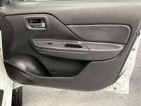 Mitsubishi L200 2021 4p Doble L4/2.5/T Diesel Man 4x4 2021 Mitsubishi L200 Venta Interiores 16