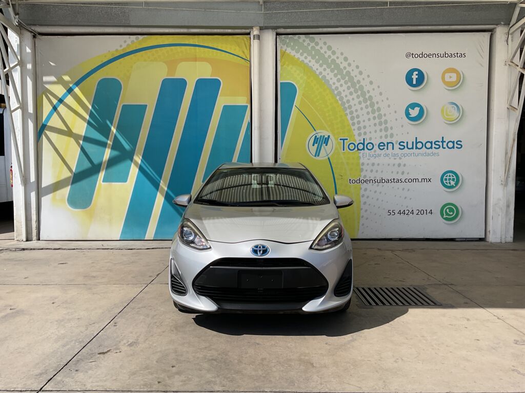 Toyota Prius 2019 5p C Hibrido L4/1.5/Aut 2019 Toyota Prius Venta Exteriores 2