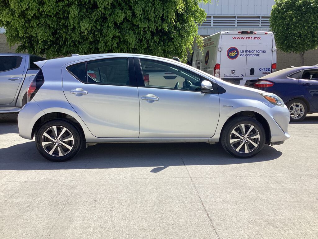 Toyota Prius 2019 5p C Hibrido L4/1.5/Aut 2019 Toyota Prius Venta Exteriores 4