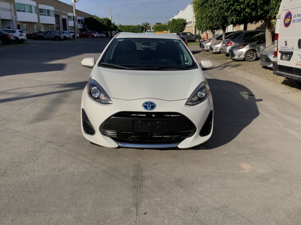 Toyota Prius 2021 5p C Híbrido L4/1.5 Aut 2021 Toyota Prius Venta Exteriores 2