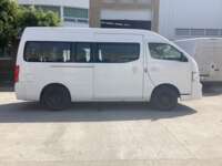 Nissan Urvan Pasajeros 2022 4p Amplia L4/2.5 A/A Man 15/Pas Paq. Seg.  2022 Nissan Urvan Pasajeros Venta Exteriores 4