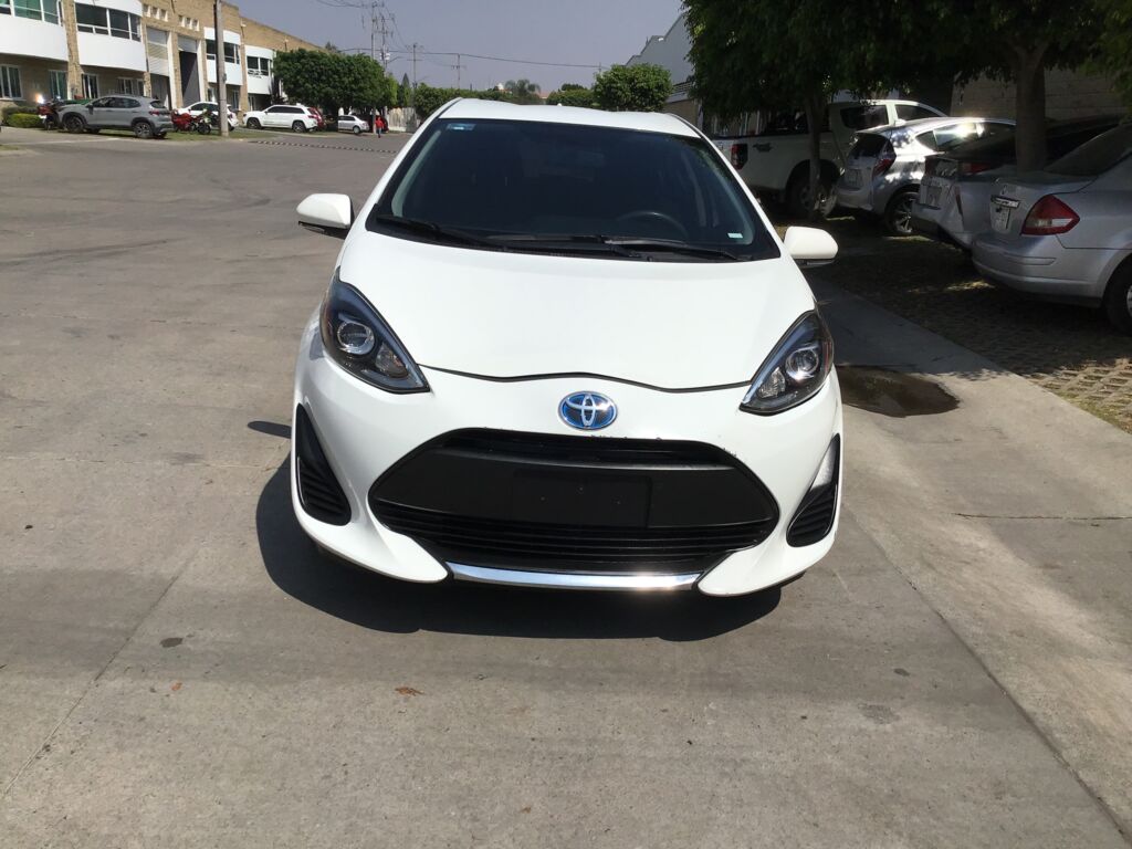 Toyota Prius 2021 5p C Híbrido L4/1.5 Aut 2021 Toyota Prius Venta Exteriores 2