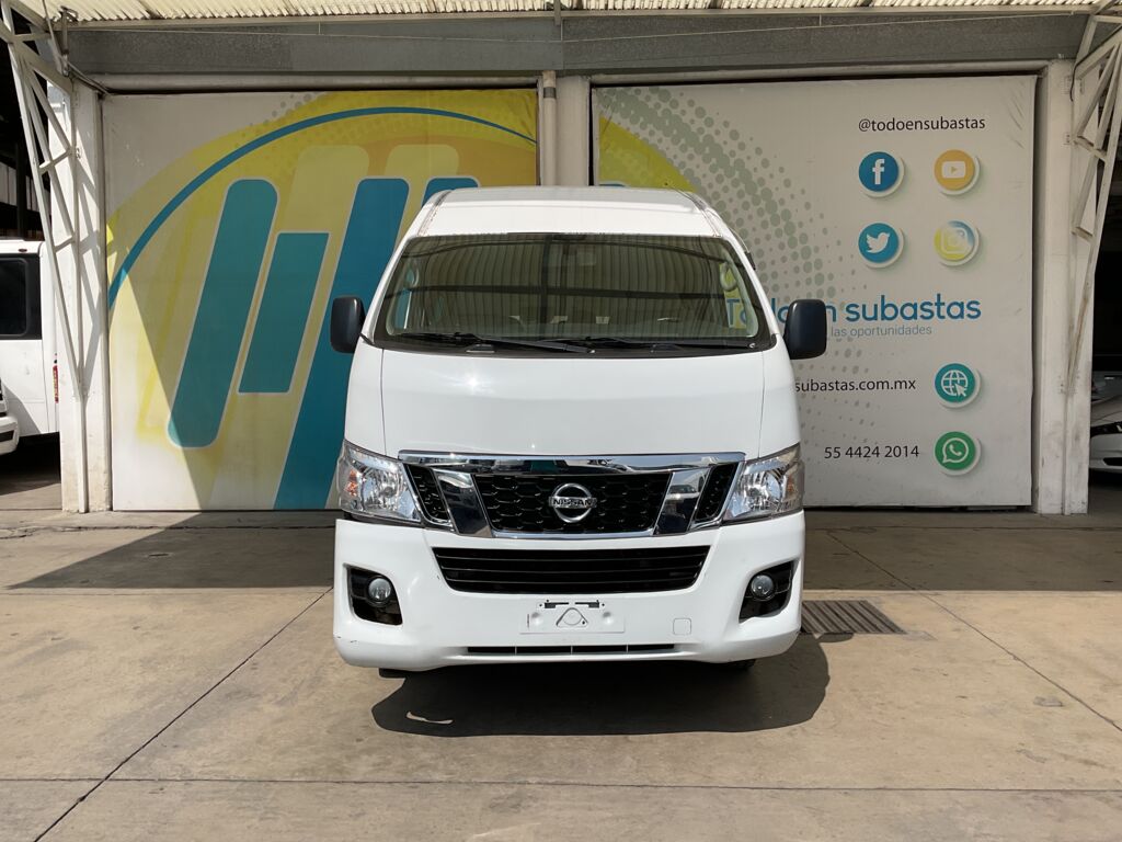 Nissan Urvan Pasajeros 2017 4p L4/2.5 Man 12/Pas 2017 Nissan Urvan Pasajeros Venta Exteriores 2