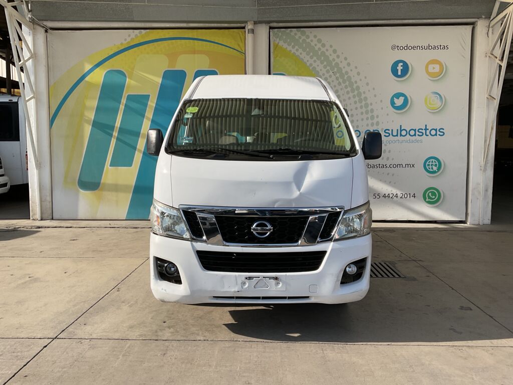 Nissan Urvan Pasajeros 2017 4p L4/2.5 Man 12/Pas 2017 Nissan Urvan Pasajeros Venta Exteriores 2