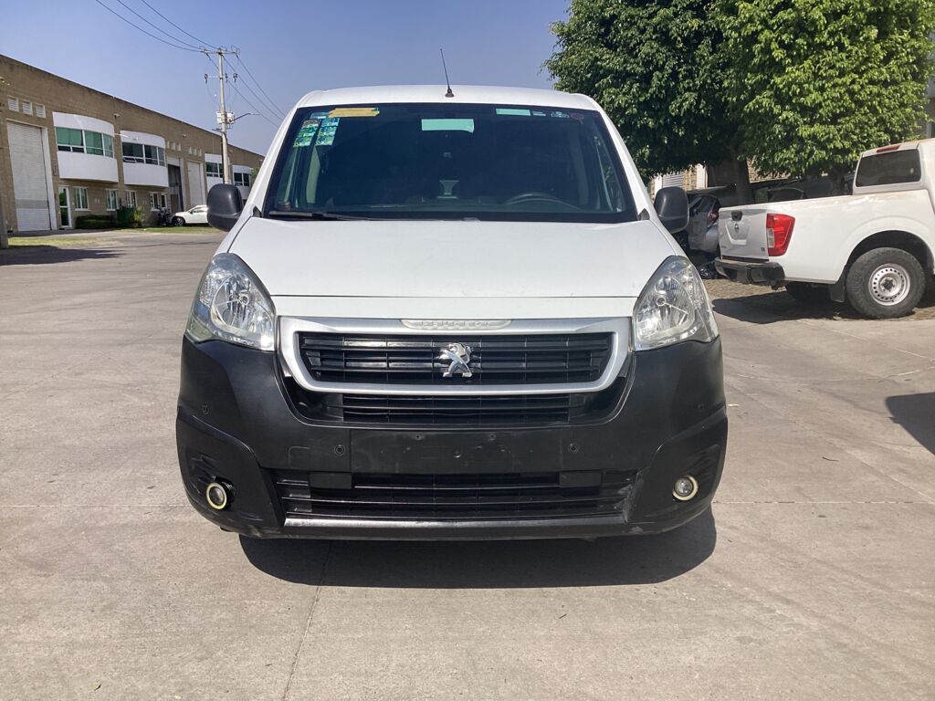 Peugeot Partner 2019 5p L4/1.6/T Diesel Man       2019 Peugeot Partner Venta Exteriores 2