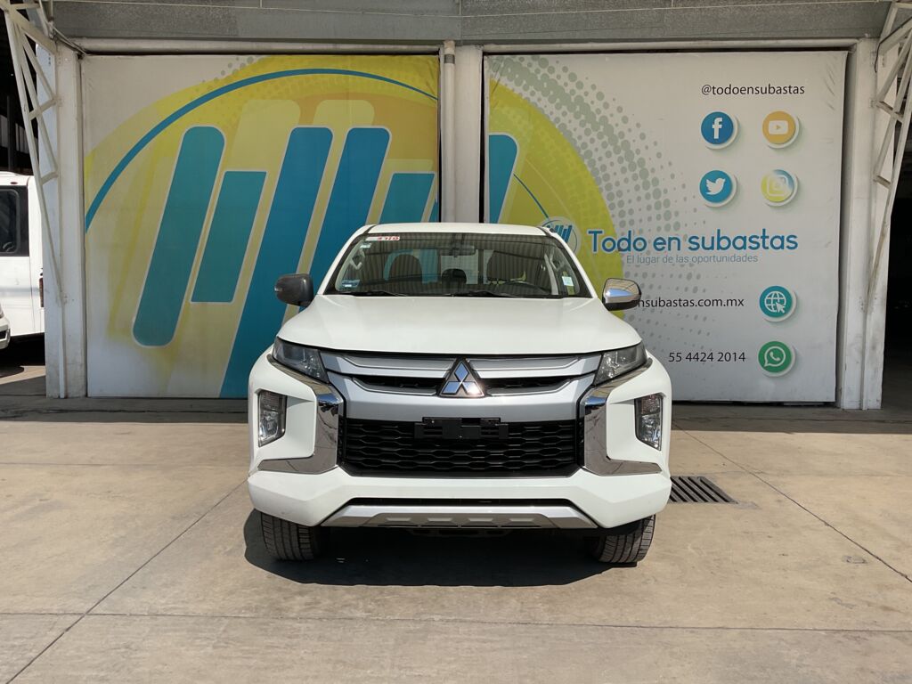 Mitsubishi L200 2022 4p GLX Doble Cabina L4/2.4 Man 2022 Mitsubishi L200 Venta Exteriores 2