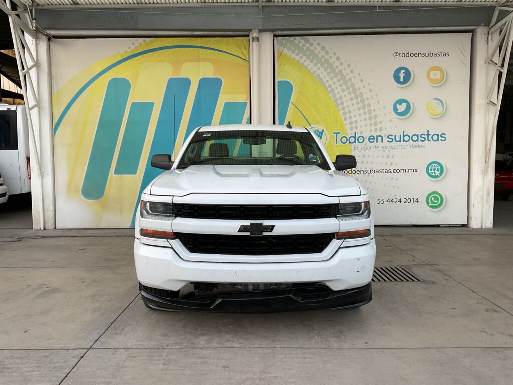 Chevrolet Silverado 2018 2p LS Cabina Regular V8/5.3 Aut 4X4 2018 Chevrolet Silverado Venta Exteriores 2