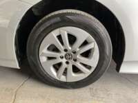 Toyota Prius 2017 5p Base Hibrido L4/1.8 Aut 2017 Toyota Prius Venta Llantas 1