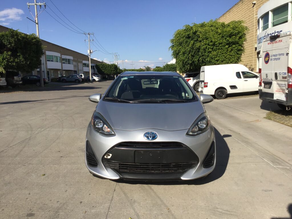 Toyota Prius 2019 5p C Hibrido L4/1.5/Aut 2019 Toyota Prius Venta Exteriores 2