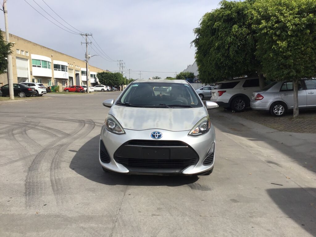 Toyota Prius 2019 5p C Hibrido L4/1.5/Aut 2019 Toyota Prius Venta Exteriores 2