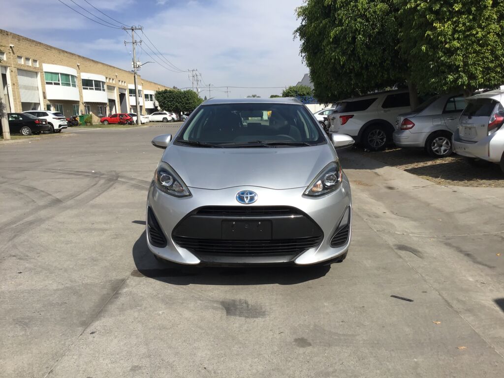 Toyota Prius 2019 5p C Hibrido L4/1.5/Aut 2019 Toyota Prius Venta Exteriores 2
