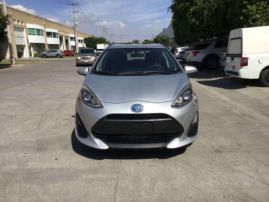 Toyota Prius 2019 5p C Hibrido L4/1.5/Aut 2019 Toyota Prius Venta Exteriores 2