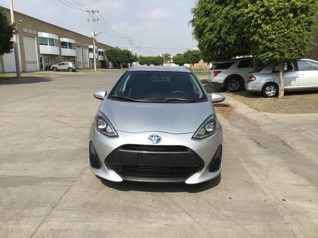 Toyota Prius 2019 5p C Hibrido L4/1.5/Aut 2019 Toyota Prius Venta Exteriores 2