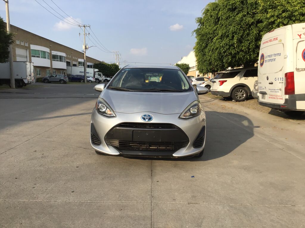 Toyota Prius 2019 5p C Hibrido L4/1.5/Aut 2019 Toyota Prius Venta Exteriores 2