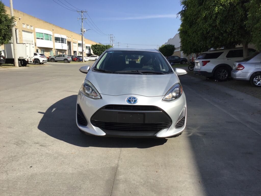 Toyota Prius 2019 5p C Hibrido L4/1.5/Aut 2019 Toyota Prius Venta Exteriores 2
