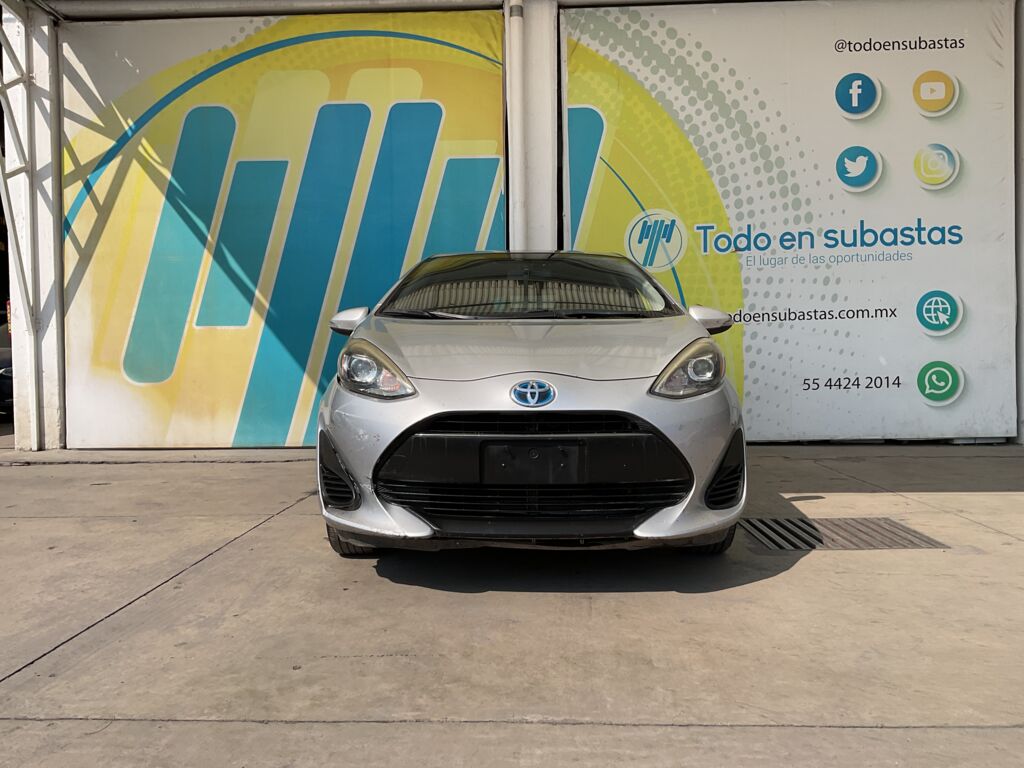 Toyota Prius 2019 5p C Hibrido L4/1.5/Aut 2019 Toyota Prius Venta Exteriores 2