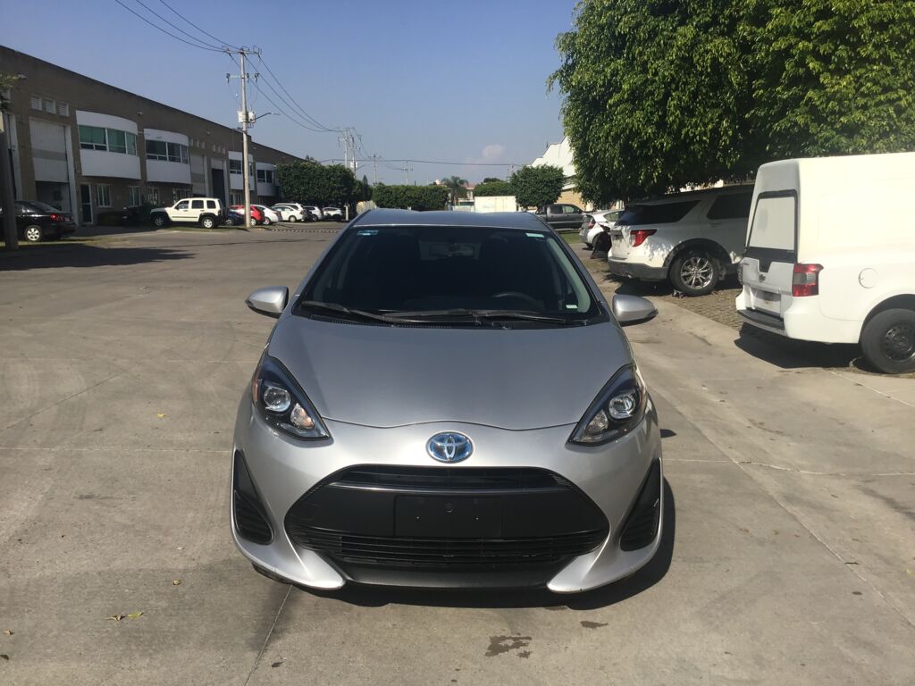 Toyota Prius 2019 5p C Hibrido L4/1.5/Aut 2019 Toyota Prius Venta Exteriores 2