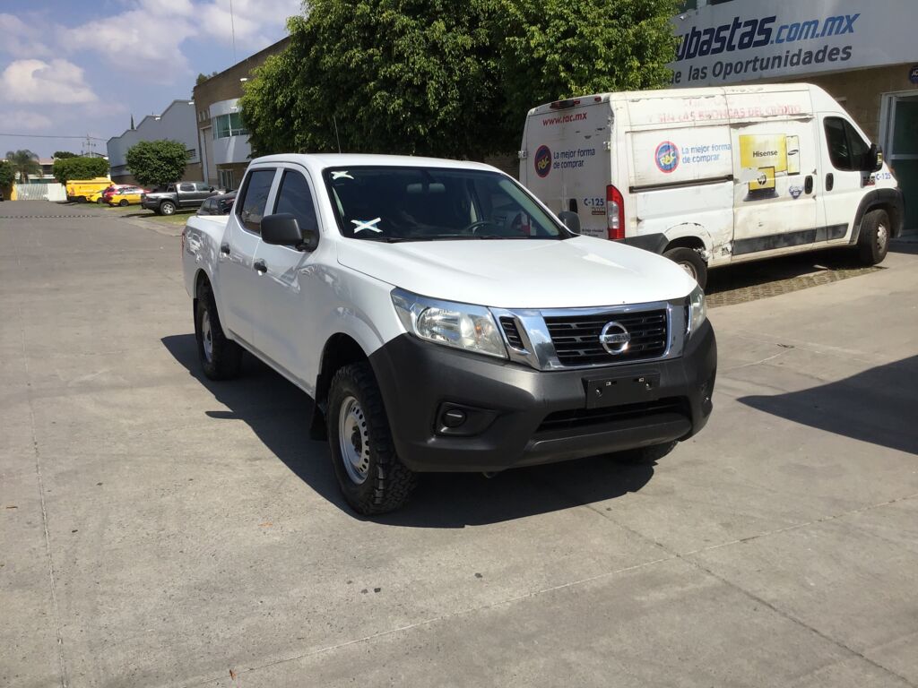 Nissan NP300 Doble Cabina 2020 4p SE L4/2.5 Man A/A Paq. Seg 2020 Nissan NP300 Doble Cabina Venta Exteriores 3