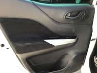 Nissan NP300 Doble Cabina 2020 4p SE L4/2.5 Man A/A Paq. Seg 2020 Nissan NP300 Doble Cabina Venta Interiores 16