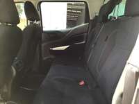 Nissan NP300 Doble Cabina 2020 4p SE L4/2.5 Man A/A Paq. Seg 2020 Nissan NP300 Doble Cabina Venta Interiores 17