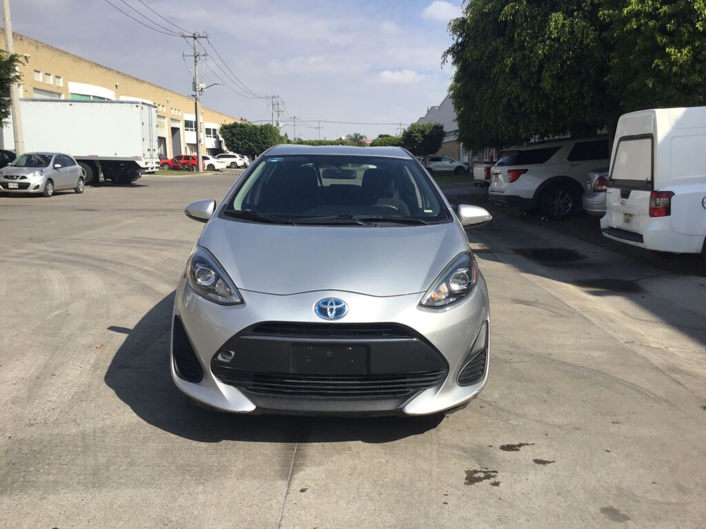 Toyota Prius 2019 5p C Hibrido L4/1.5/Aut 2019 Toyota Prius Venta Exteriores 2